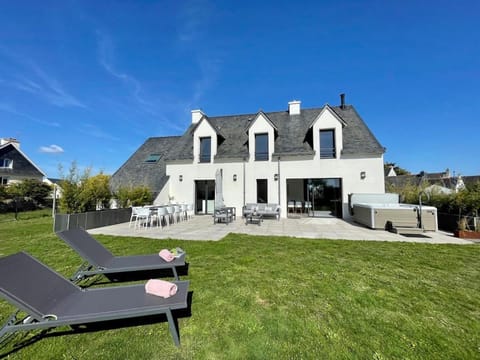 Ti Ar Ch'astel, maison avec spa House in Arzon