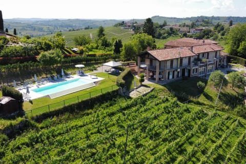 Property building, Swimming pool, Breakfast, heating, heating, pet friendly, towels, towels, air conditioner, air conditioner