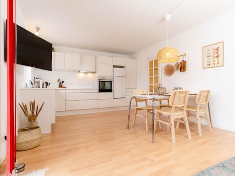 TV and multimedia, Kitchen or kitchenette, Living room, Dining area