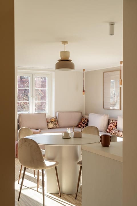 Seating area, Dining area