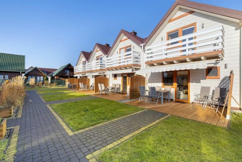 Property building, Day, Garden, Garden view