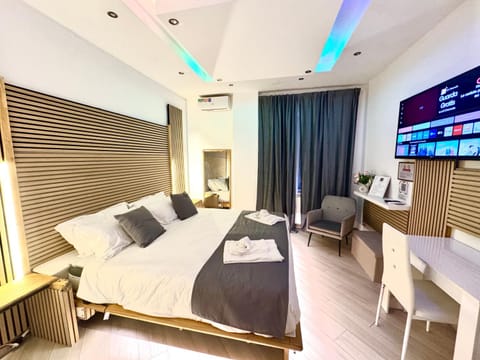 Communal lounge/ TV room, Bed, TV and multimedia, Photo of the whole room, Seating area, Bedroom, wardrobe, air conditioner, air conditioner