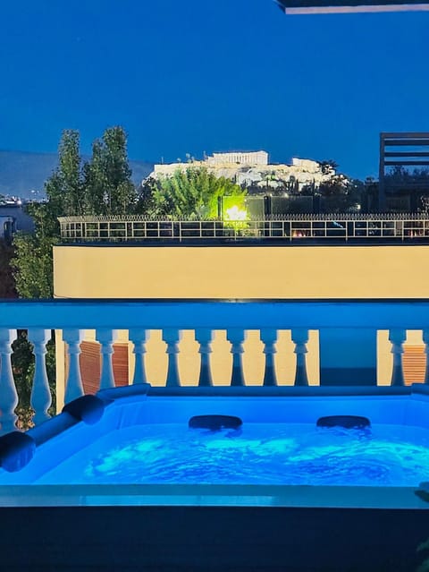 Property building, Hot Tub, Swimming pool