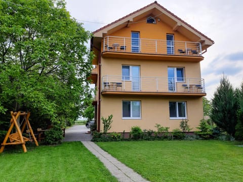 Property building, Garden, Balcony/Terrace, Balcony/Terrace