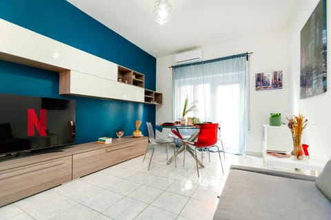 Communal lounge/ TV room, TV and multimedia, Living room, Seating area, Evening entertainment