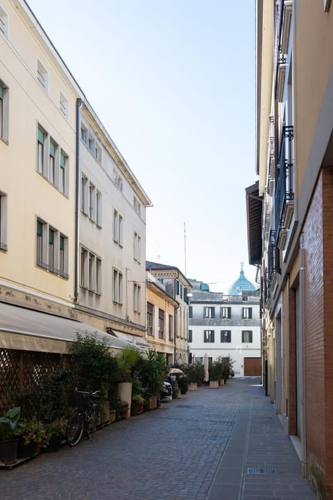 Property building, Day, Neighbourhood, City view, Street view, Location