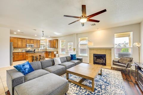 5 Mi to Randolph AFB Spacious Cibolo Haven! House in Schertz