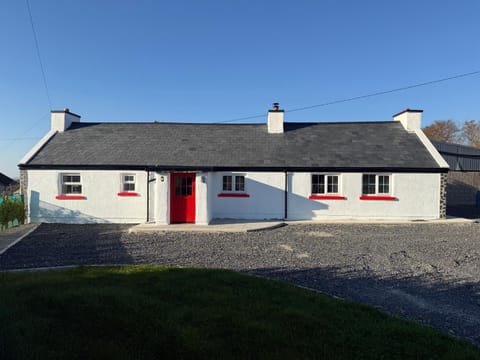 Property building, Facade/entrance, Parking