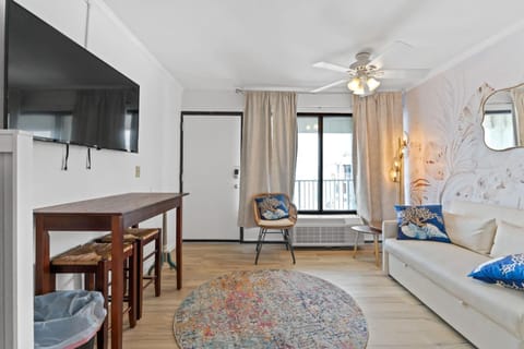 The Queen's View by Brunswick Vacation Rentals- Renovated Condo at Causeway Inn House in Ocean Isle Beach