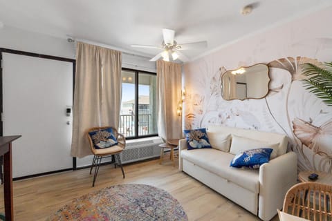 The Queen's View by Brunswick Vacation Rentals- Renovated Condo at Causeway Inn House in Ocean Isle Beach