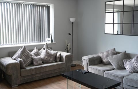 The luxe by Viennese Aparts 2 Bedroom! Apartment in Bradford