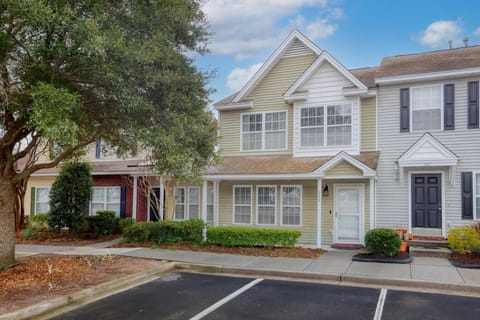 Chucktown Charm- 8 mins to Credit One House in Mount Pleasant