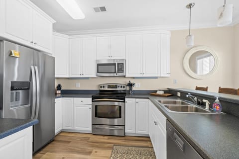 4 Bedroom 4 Bathroom Top Floor, Community Pool, Tennis and Elevator House in Ocean Isle Beach