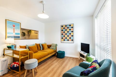 TV and multimedia, Living room, Seating area, pet friendly