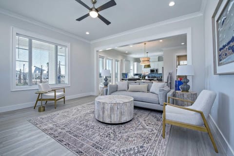 Cozy Crabshell Beach Club Cottage House in Alabama