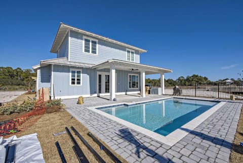 Cozy Crabshell Beach Club Cottage House in Alabama