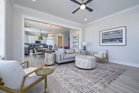 Cozy Crabshell Beach Club Cottage House in Alabama