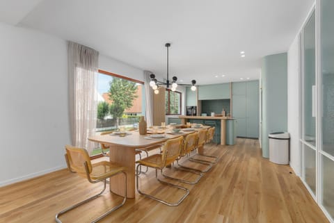 Dining area, kitchen