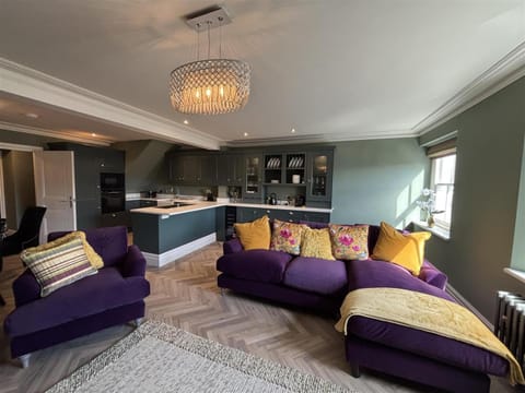 Kitchen or kitchenette, Living room, Seating area