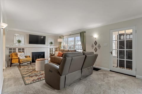 TV and multimedia, Living room, Seating area