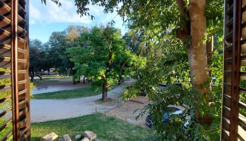 Neighbourhood, Garden view