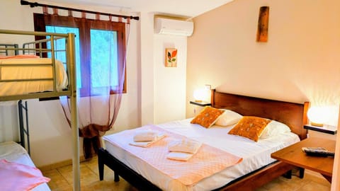 Bed, Photo of the whole room, Bedroom, bunk bed, air conditioner