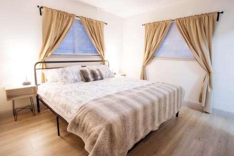 Beautiful Family Home Mins to Lackland House in San Antonio