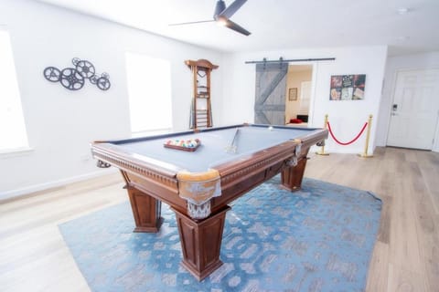 Big Family House w Theater Pool table House in San Antonio