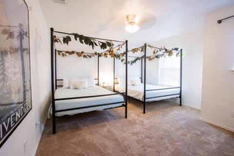 Big Family House w Theater Pool table House in San Antonio