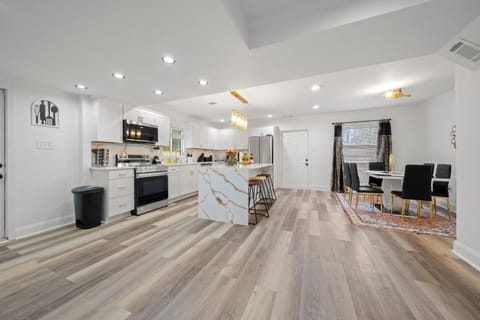 Expansive 7-Bedroom Family Home House in East Point