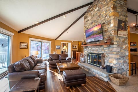 Oates Point of View House in Valley Creek