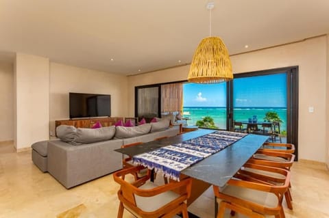 Living room, Dining area, Sea view
