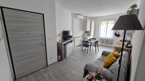 Communal lounge/ TV room, TV and multimedia, Living room, Evening entertainment