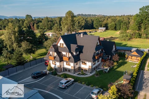 Property building, Bird's eye view, Mountain view, Location, Parking