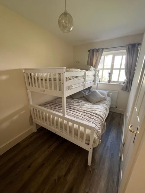 Bed, Bedroom, bunk bed