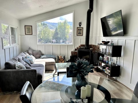 TV and multimedia, Living room, Seating area