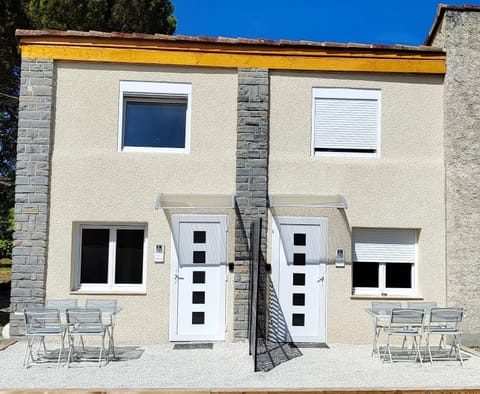 Property building, Facade/entrance, Balcony/Terrace