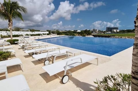 Swimming pool, Swimming pool