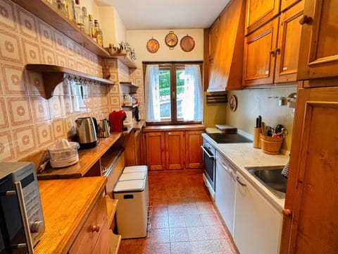 Large Central Flat, 5min to Sky Slopes, Garage Apartment in Cortina d Ampezzo