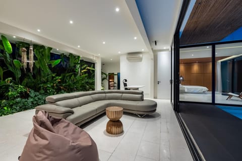 Living room, Garden view
