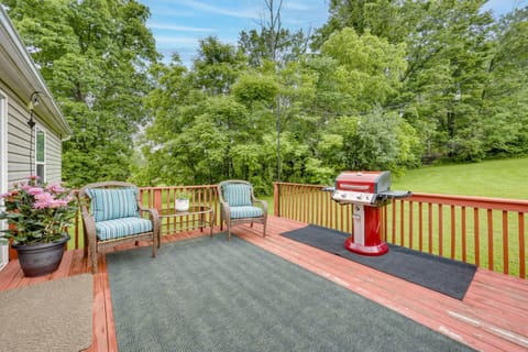 Half-Mi to Lakemont Park Family-Friendly Home! House in Altoona