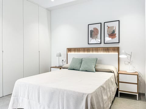 Bed, Photo of the whole room, Bedroom, wardrobe