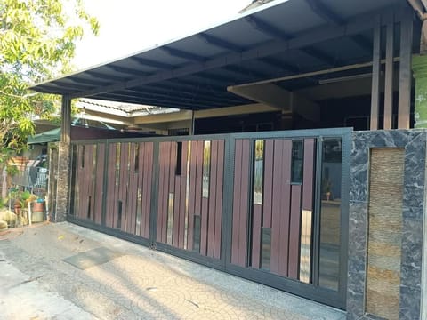 Property building, Day