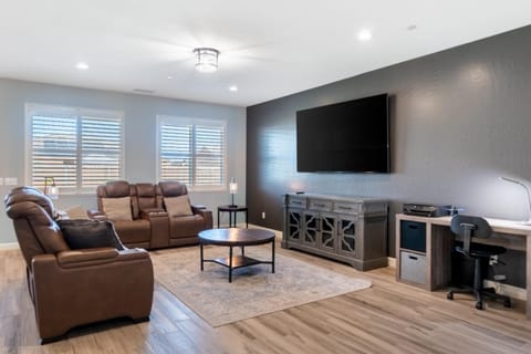 TV and multimedia, Living room, Seating area