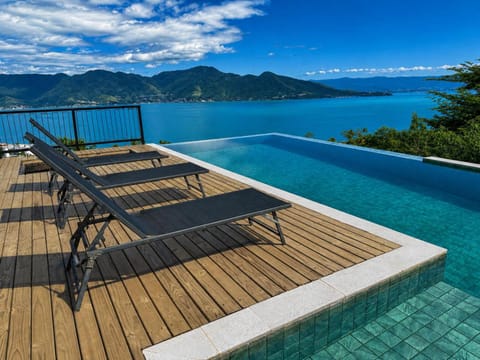 Pool view, Sea view, Swimming pool, Swimming pool, sunbed