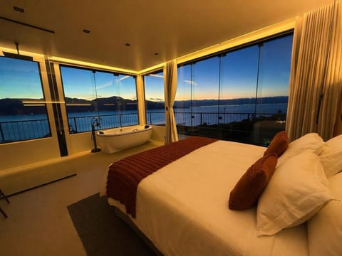Bed, View (from property/room), Photo of the whole room, Sea view