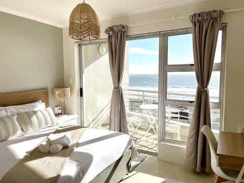 Bed, Natural landscape, View (from property/room), Balcony/Terrace, Bedroom, Sea view