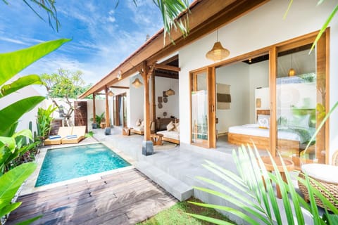 Garden view, Pool view, Swimming pool, sunbed