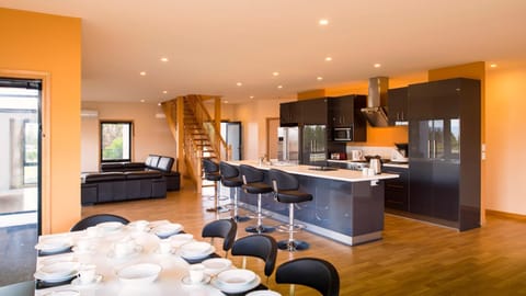 Dining area, kitchen