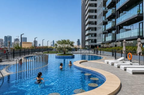 Property building, Swimming pool
